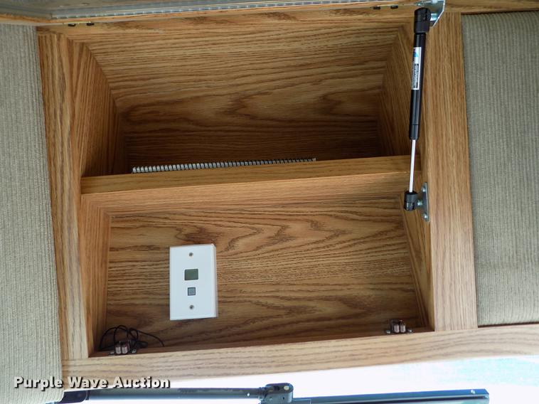 image for item DB9230 2002 National M390 RV