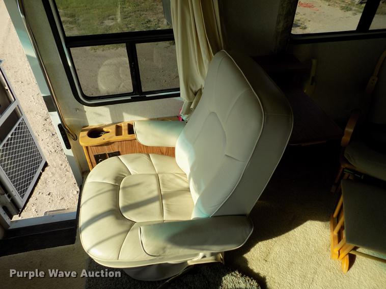 image for item DB9230 2002 National M390 RV