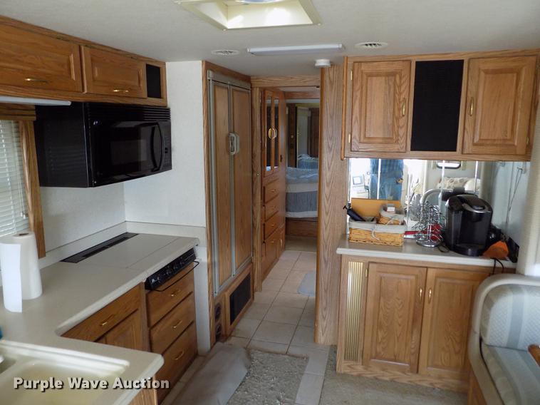 image for item DB9230 2002 National M390 RV