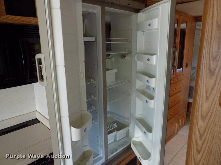 image for item DB9230 2002 National M390 RV