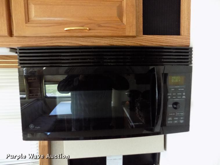 image for item DB9230 2002 National M390 RV