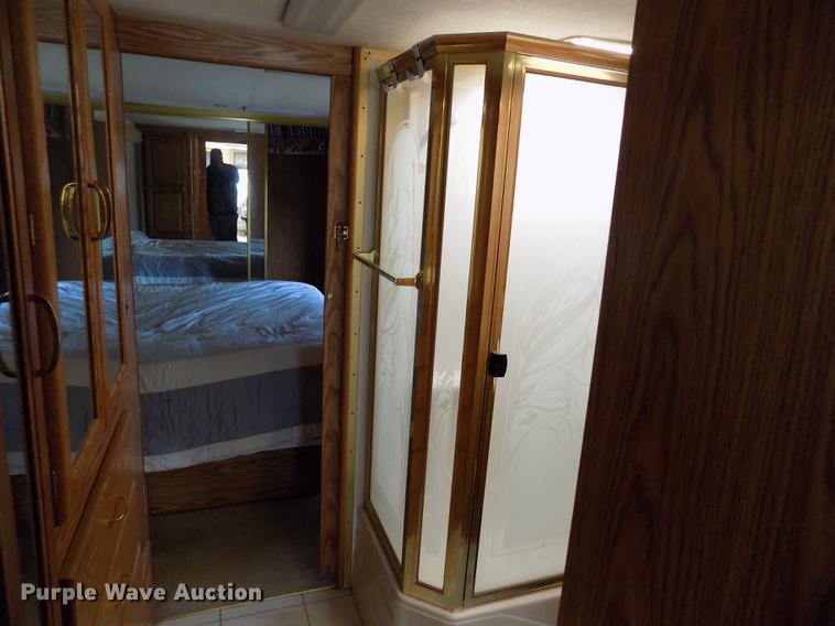 image for item DB9230 2002 National M390 RV