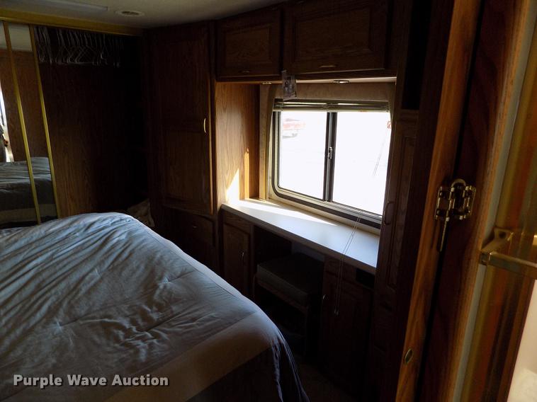 image for item DB9230 2002 National M390 RV