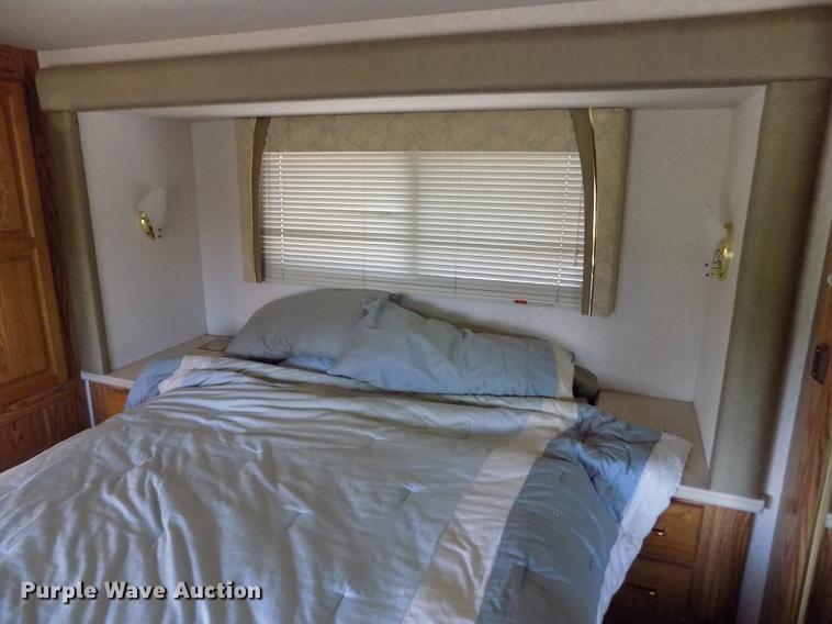 image for item DB9230 2002 National M390 RV