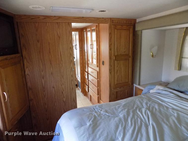 image for item DB9230 2002 National M390 RV