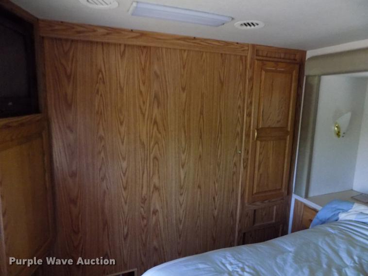 image for item DB9230 2002 National M390 RV