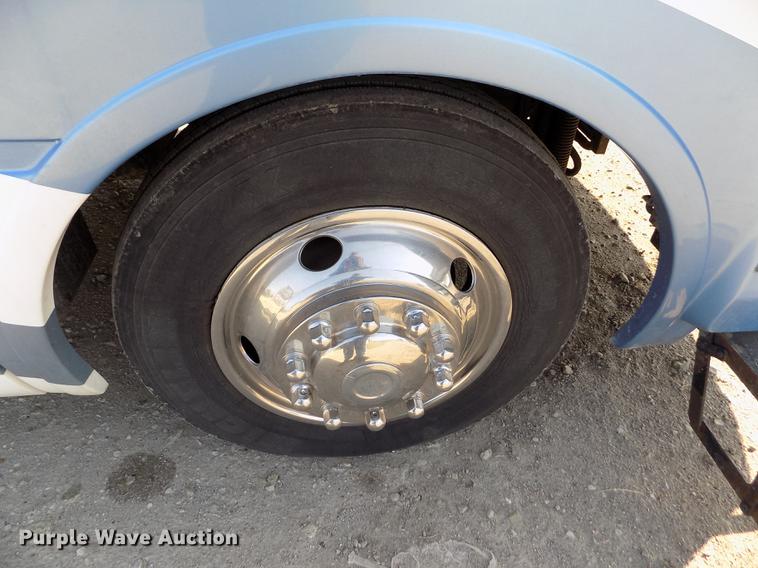 image for item DB9230 2002 National M390 RV