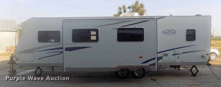image for item DB9231 2008 R-Vision Trail Cruiser 30BHDS camper