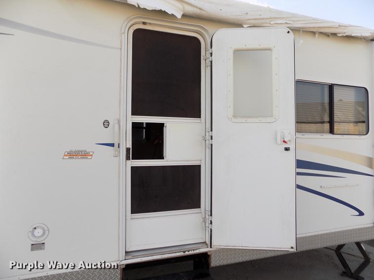 image for item DB9231 2008 R-Vision Trail Cruiser 30BHDS camper