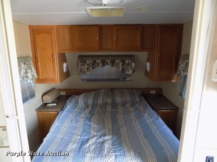 image for item DB9231 2008 R-Vision Trail Cruiser 30BHDS camper