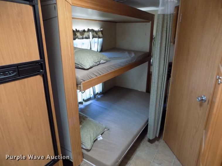 image for item DB9231 2008 R-Vision Trail Cruiser 30BHDS camper