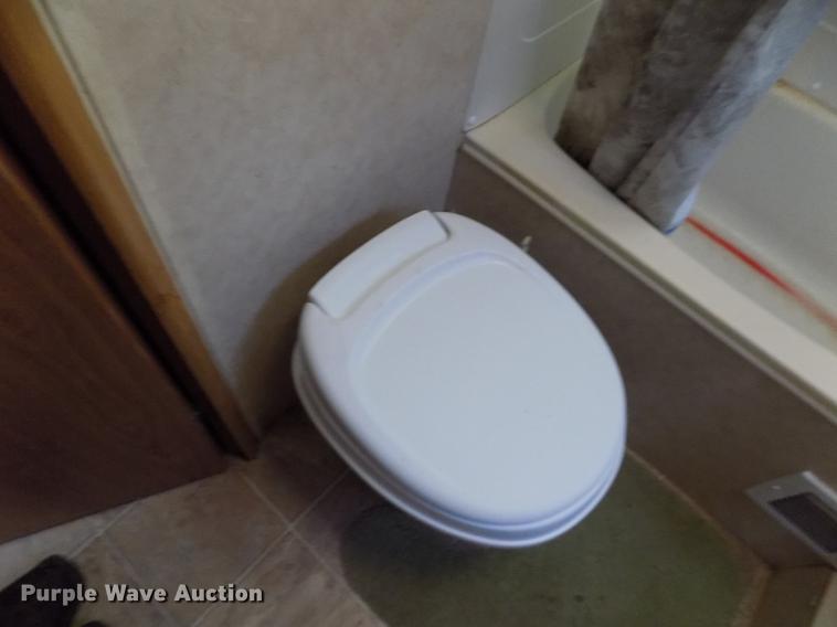 image for item DB9231 2008 R-Vision Trail Cruiser 30BHDS camper