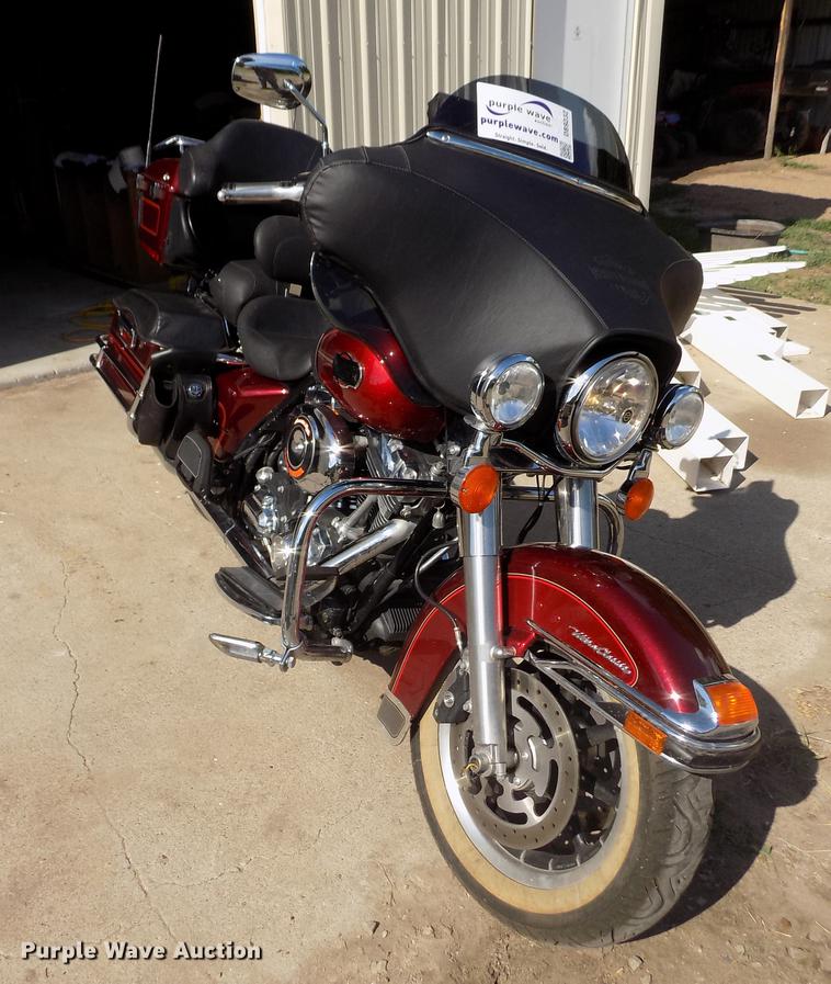 image for item DB9232 2008 Harley Davidson FLHTCU Ultra Classic motorcycle