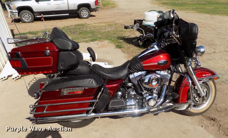 image for item DB9232 2008 Harley Davidson FLHTCU Ultra Classic motorcycle