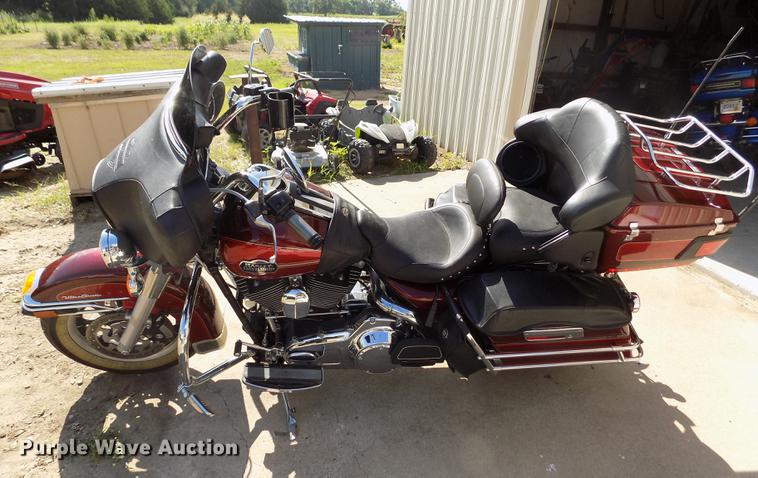 image for item DB9232 2008 Harley Davidson FLHTCU Ultra Classic motorcycle