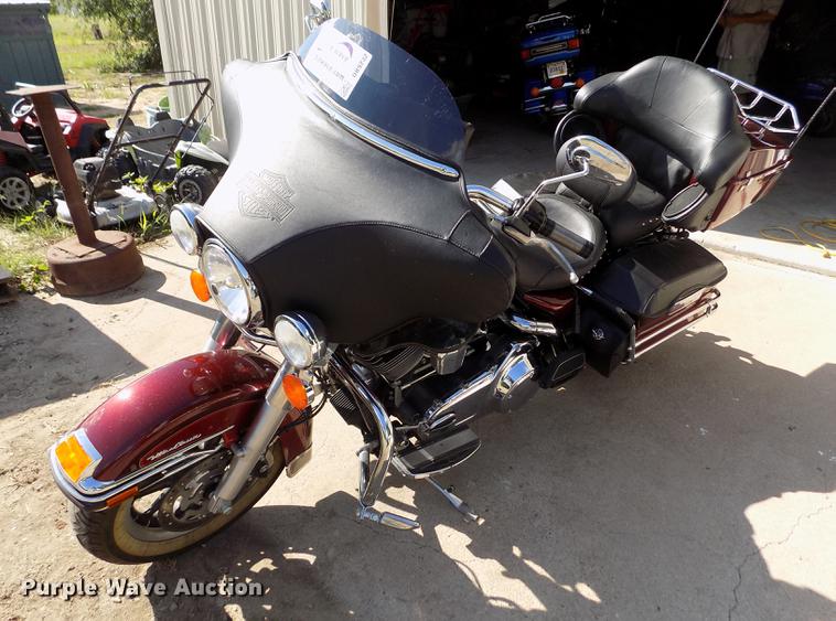 image for item DB9232 2008 Harley Davidson FLHTCU Ultra Classic motorcycle