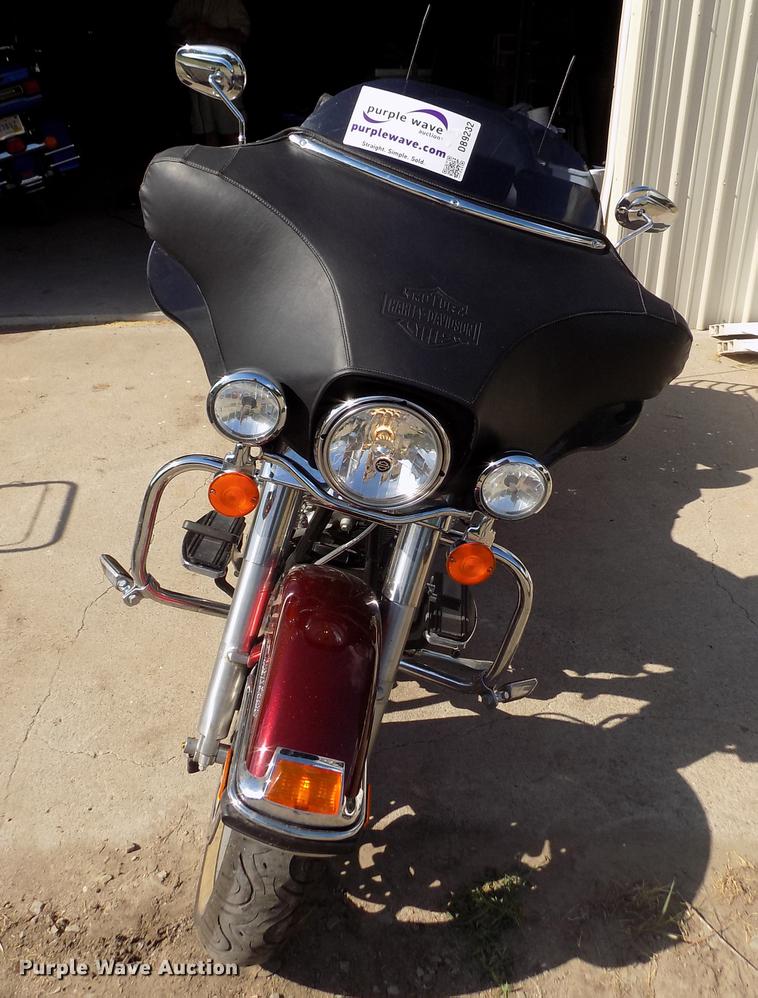 image for item DB9232 2008 Harley Davidson FLHTCU Ultra Classic motorcycle