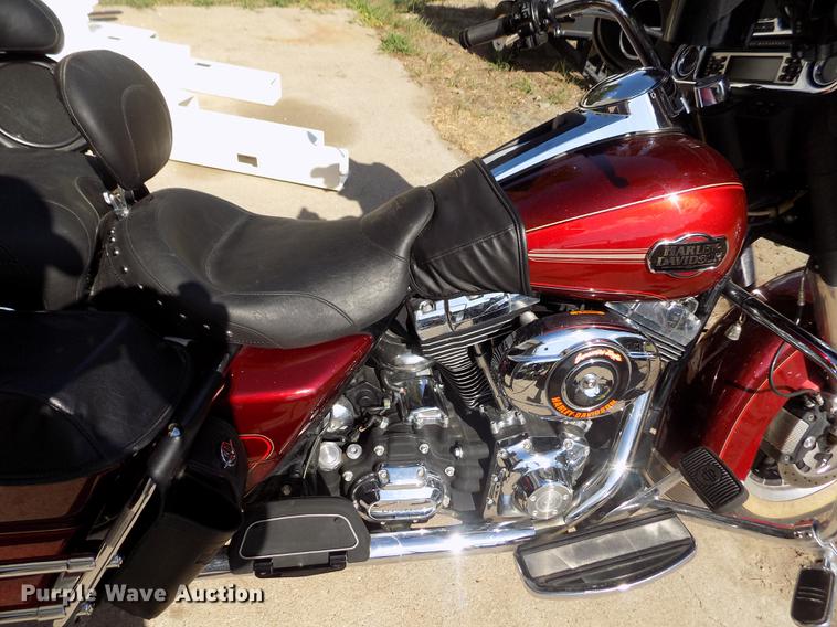 image for item DB9232 2008 Harley Davidson FLHTCU Ultra Classic motorcycle