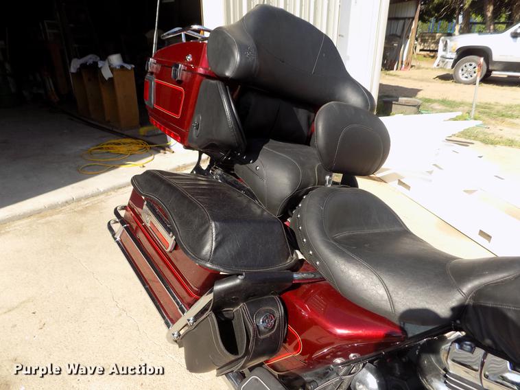 image for item DB9232 2008 Harley Davidson FLHTCU Ultra Classic motorcycle