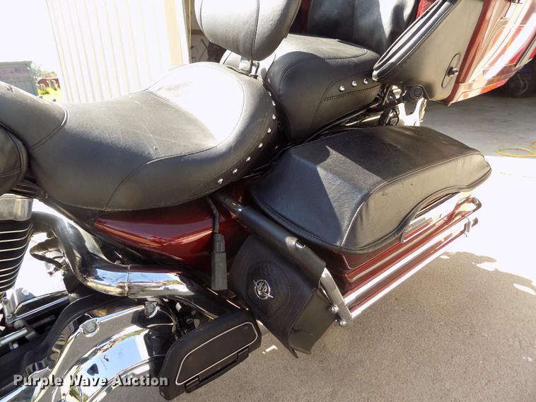 image for item DB9232 2008 Harley Davidson FLHTCU Ultra Classic motorcycle