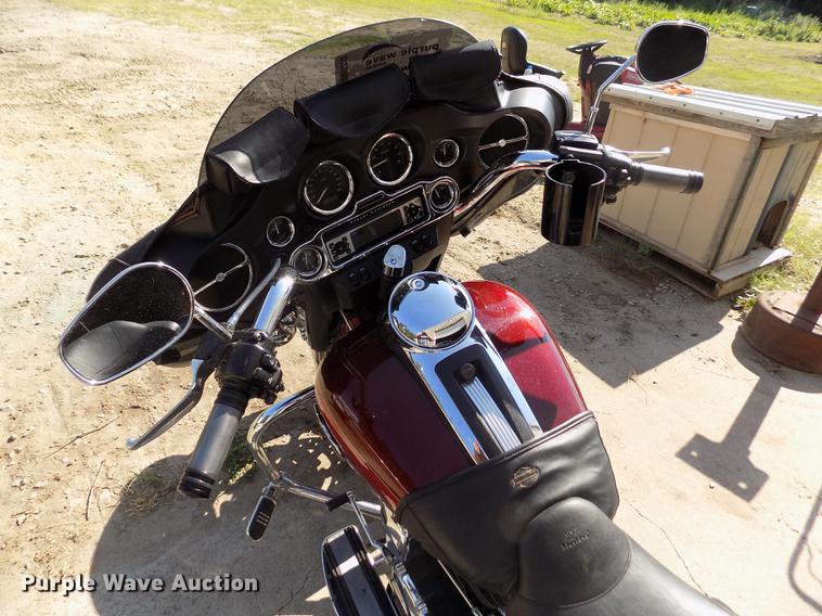 image for item DB9232 2008 Harley Davidson FLHTCU Ultra Classic motorcycle