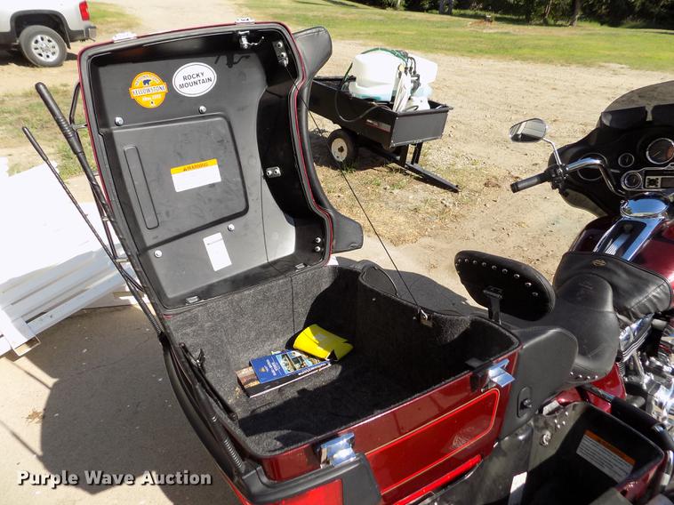 image for item DB9232 2008 Harley Davidson FLHTCU Ultra Classic motorcycle