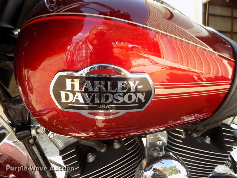 image for item DB9232 2008 Harley Davidson FLHTCU Ultra Classic motorcycle