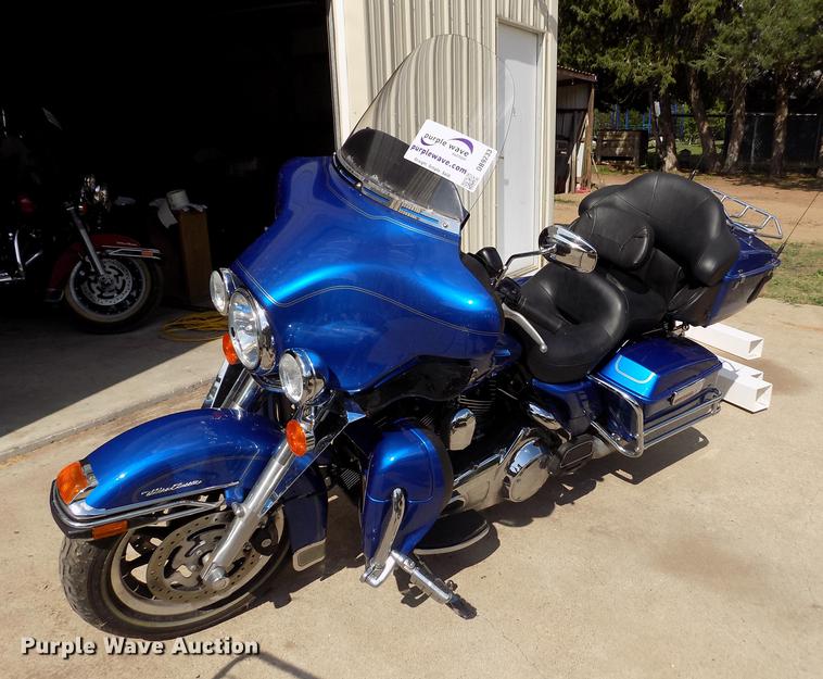 image for item DB9233 2008 Harley Davidson FLHTCU Ultra Classic motorcycle