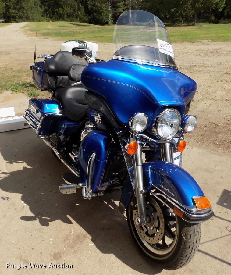 image for item DB9233 2008 Harley Davidson FLHTCU Ultra Classic motorcycle