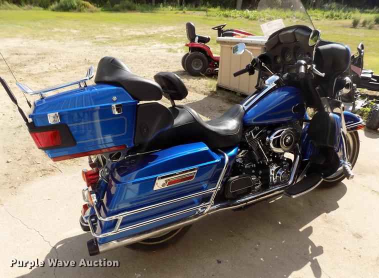 image for item DB9233 2008 Harley Davidson FLHTCU Ultra Classic motorcycle