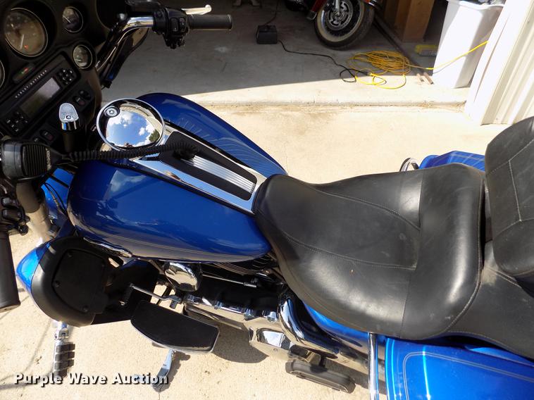 image for item DB9233 2008 Harley Davidson FLHTCU Ultra Classic motorcycle