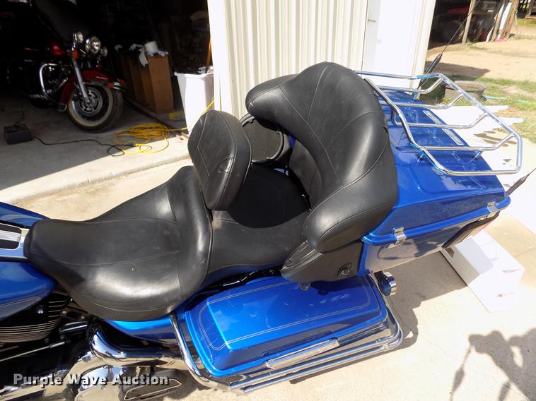 image for item DB9233 2008 Harley Davidson FLHTCU Ultra Classic motorcycle