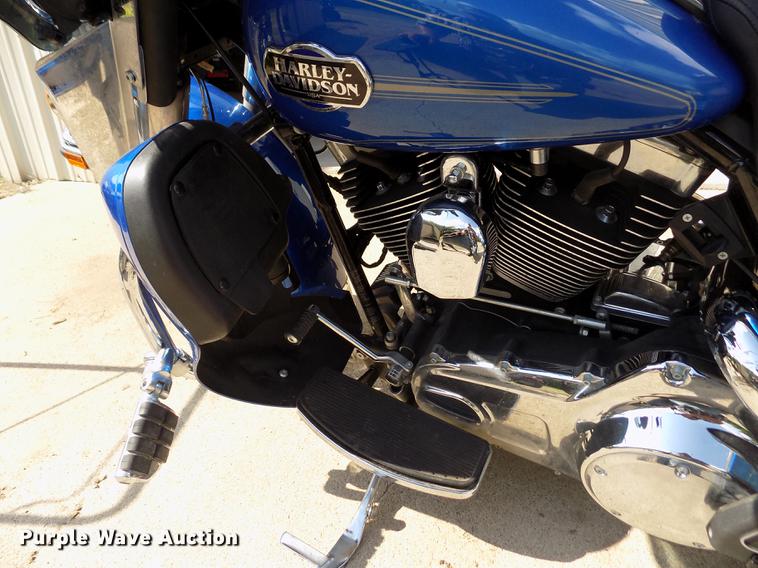 image for item DB9233 2008 Harley Davidson FLHTCU Ultra Classic motorcycle