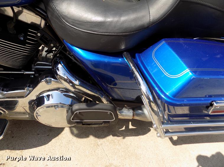 image for item DB9233 2008 Harley Davidson FLHTCU Ultra Classic motorcycle