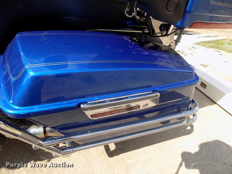 image for item DB9233 2008 Harley Davidson FLHTCU Ultra Classic motorcycle