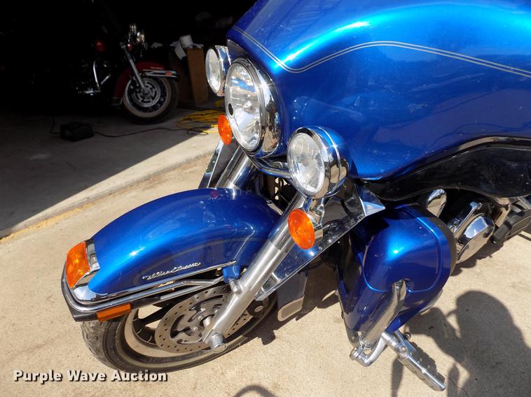 image for item DB9233 2008 Harley Davidson FLHTCU Ultra Classic motorcycle