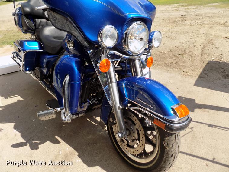 image for item DB9233 2008 Harley Davidson FLHTCU Ultra Classic motorcycle