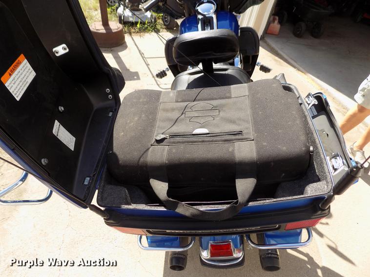 image for item DB9233 2008 Harley Davidson FLHTCU Ultra Classic motorcycle