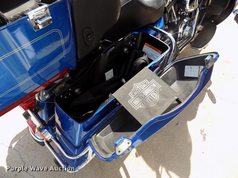 image for item DB9233 2008 Harley Davidson FLHTCU Ultra Classic motorcycle