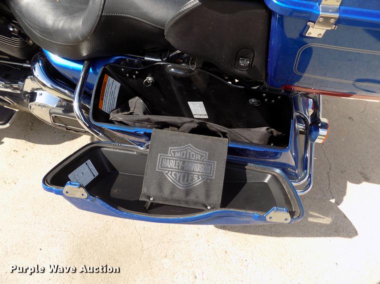 image for item DB9233 2008 Harley Davidson FLHTCU Ultra Classic motorcycle