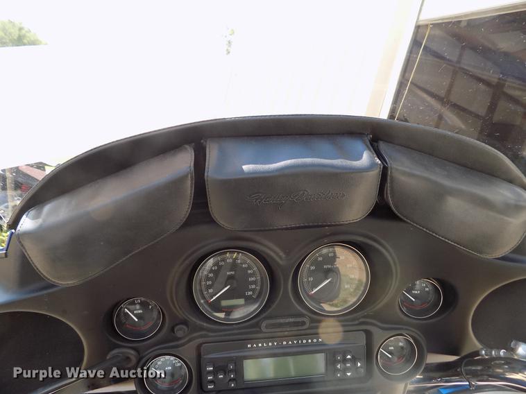 image for item DB9233 2008 Harley Davidson FLHTCU Ultra Classic motorcycle