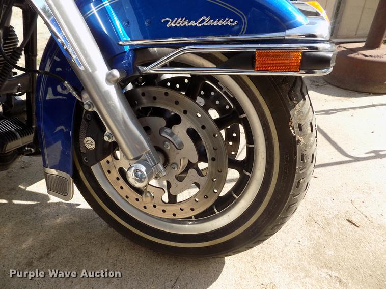 image for item DB9233 2008 Harley Davidson FLHTCU Ultra Classic motorcycle