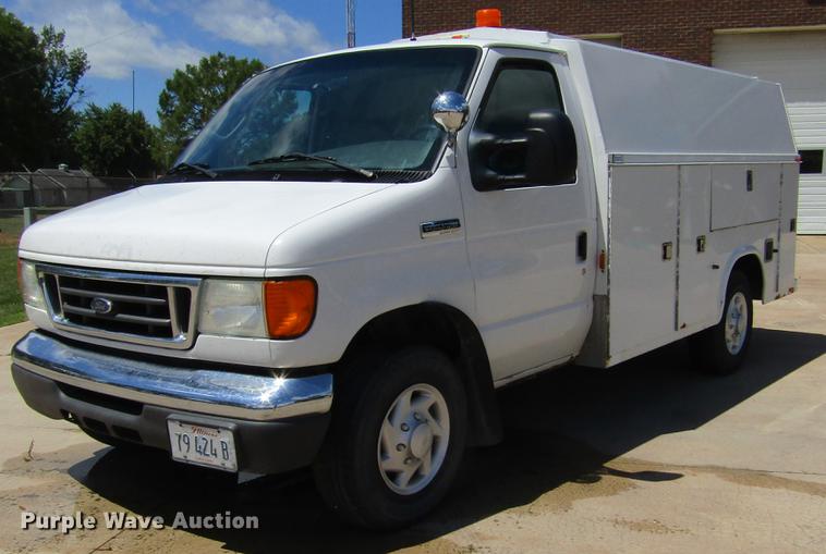 image for item DD2677 2006 Ford E350 Super Duty van