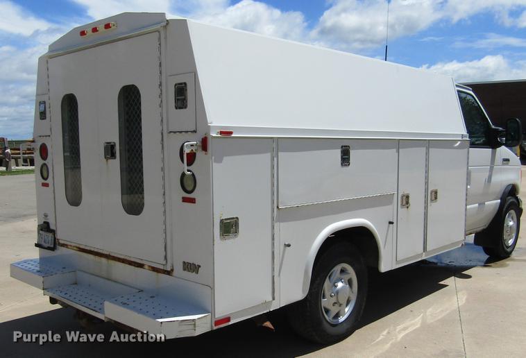 image for item DD2677 2006 Ford E350 Super Duty van