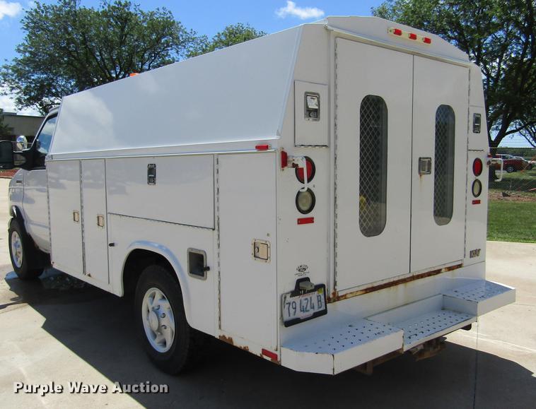 image for item DD2677 2006 Ford E350 Super Duty van