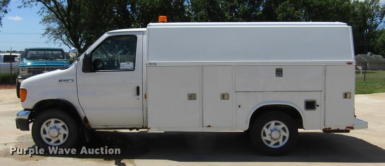 image for item DD2677 2006 Ford E350 Super Duty van