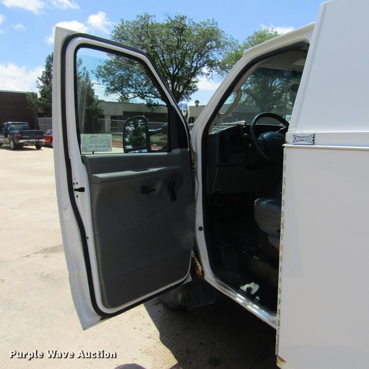 image for item DD2677 2006 Ford E350 Super Duty van