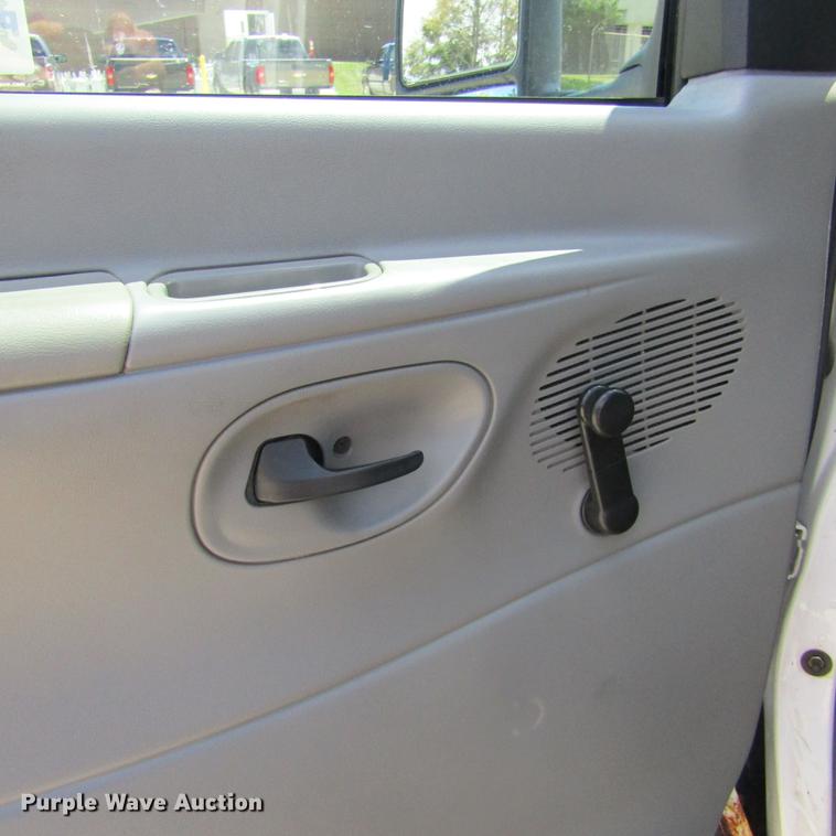 image for item DD2677 2006 Ford E350 Super Duty van