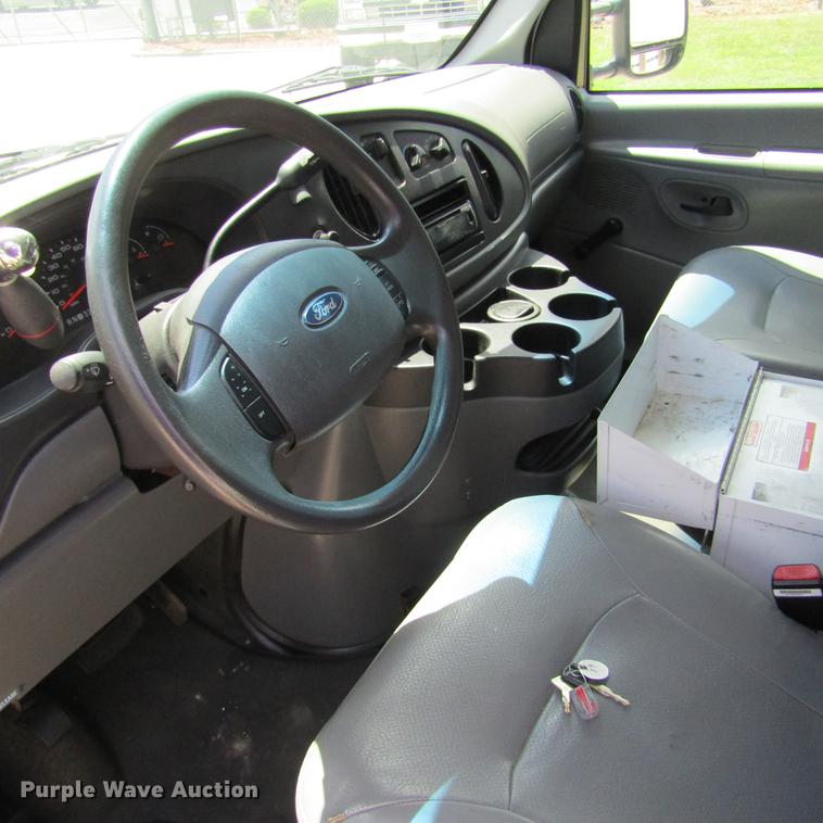 image for item DD2677 2006 Ford E350 Super Duty van