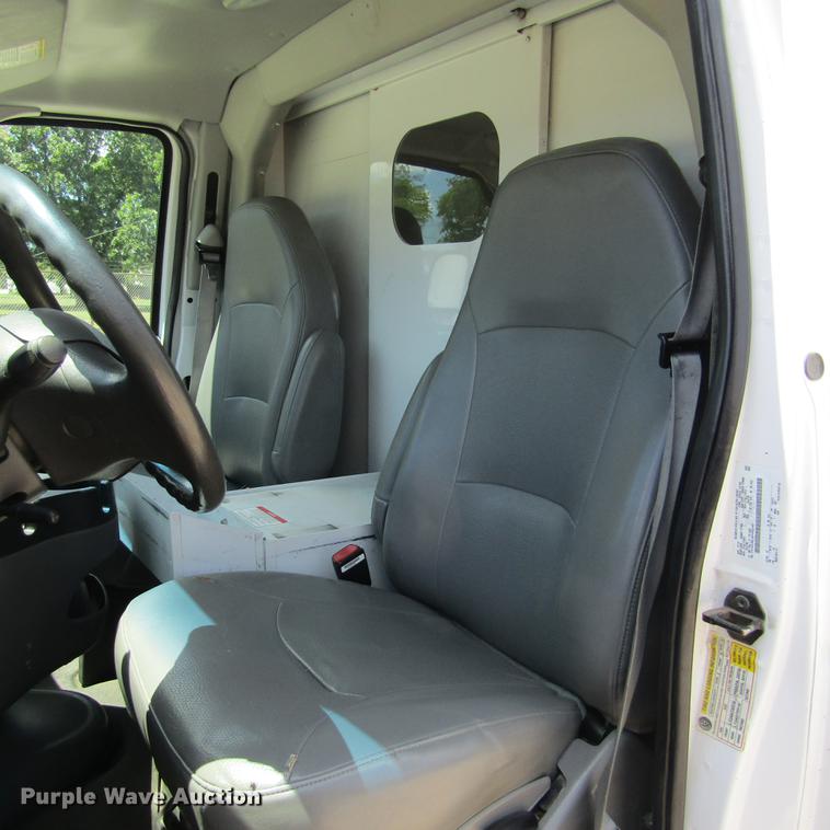 image for item DD2677 2006 Ford E350 Super Duty van